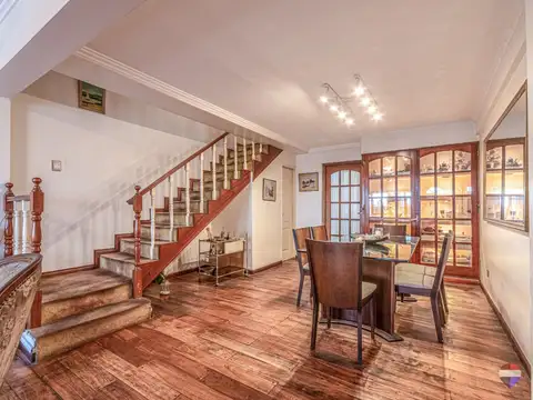 Venta CASA TRIPLEX 6 AMBIENTES EN COLEGIALES