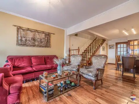 Venta CASA TRIPLEX 6 AMBIENTES EN COLEGIALES
