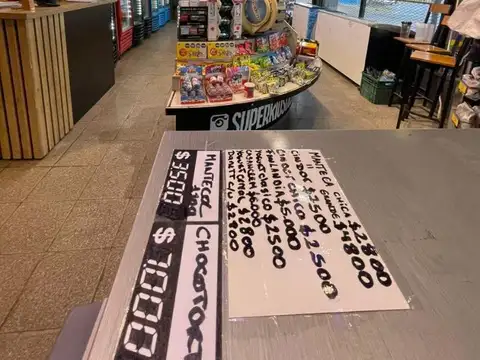 Oportunidad Venta en Block Para Uso Comercial y Viviendas.