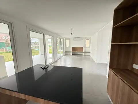 Casa - Venta - Argentina, Ingeniero Pablo Nogués - Av. Olivos 1750