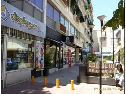 140m2 Subs 1/2 c tren  con vidriera a Galeria 