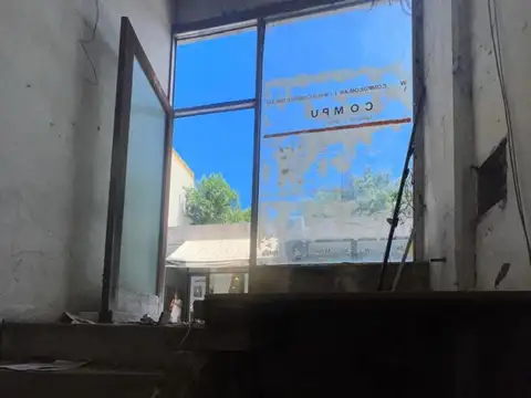 140m2 Subs 1/2 c tren  con vidriera a Galeria