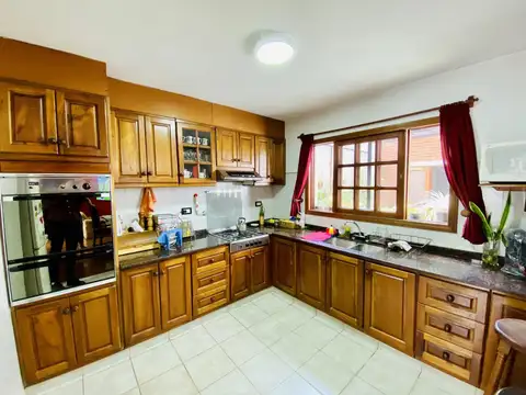 7 Dormitorio con cochera y pileta