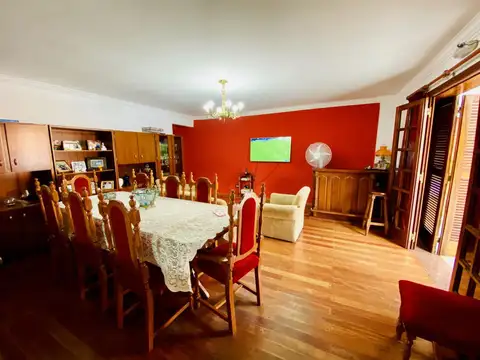 Casa 15 ambientes con 9 baños