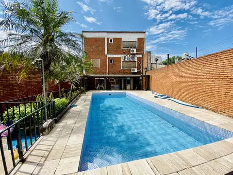 Casa de 7 dormitorios, quincho, gimnasio, cochera y pileta en Pichincha