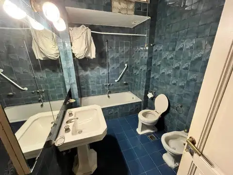 Departamento 6 ambientes con 2 baños