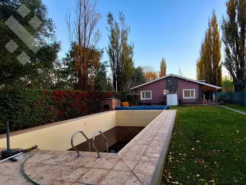 Casa en Venta con 3 cocheras