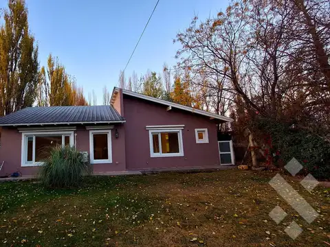 VENTA: CASA  4 Dormit- Quincho y Piscina   S/RUTA 7 - CENTENARIO (NQN)