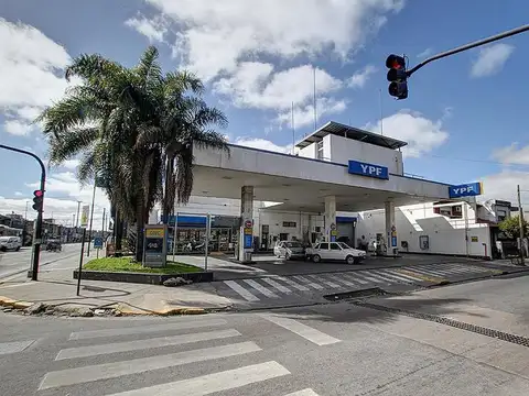 Venta estacion de servicio y gomeria en esquina de Avenida