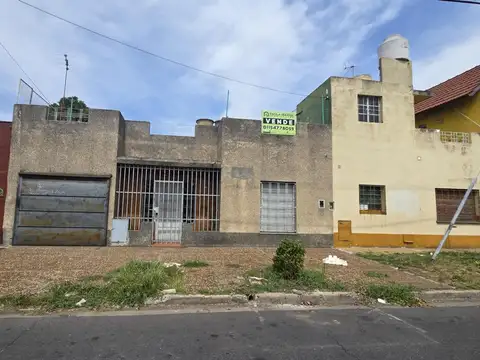 casa a la Venta 3 ambientes con cochera, Isidro Casanova