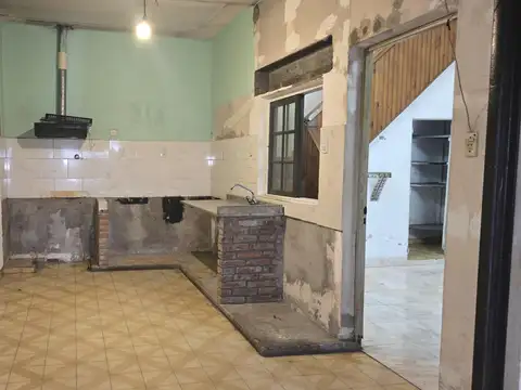 casa a la Venta 3 ambientes con cochera, Isidro Casanova