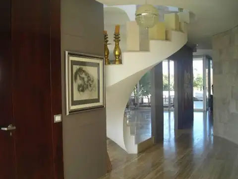 Al rio! Sta. Catalina villanueva usd 690.000 c/pil. y muelle