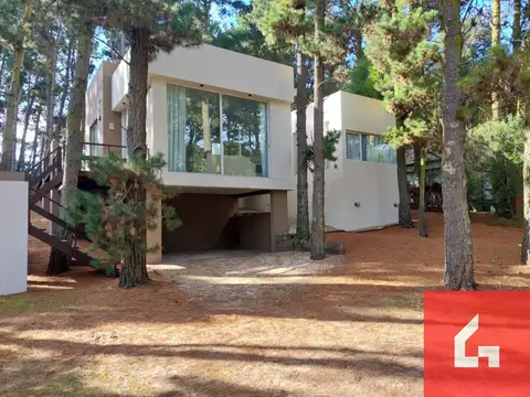 Casa en venta c/ cochera en Mar de las Pampas