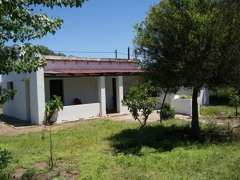 Casa en venta - 2 Dormitorios 1 Baño - Cochera - 1.400Mts2 - Urdampilleta, Bolívar