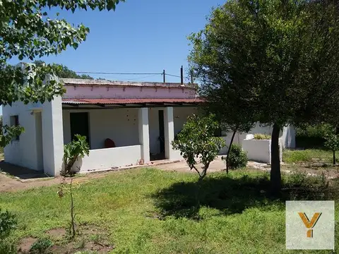 Casa en venta - 2 Dormitorios 1 Baño - Cochera - 1.400Mts2 - Urdampilleta, Bolívar