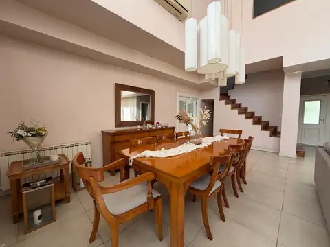 Casa 10 ambientes con 5 baños
