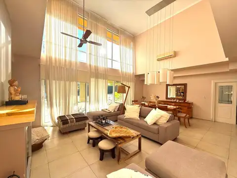 Casa en Venta en Funes, USD 1.300.000