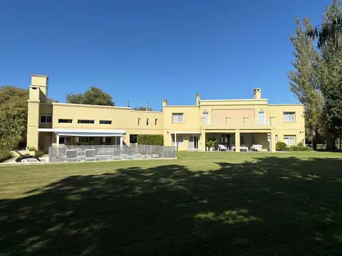 Única casa a la venta en Kentucky  con dos terrenos venía a conocerla  