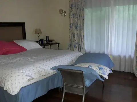 Casa 7 ambientes con 5 baños