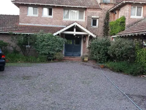 Casa en Alquiler Temporal con 2 cocheras