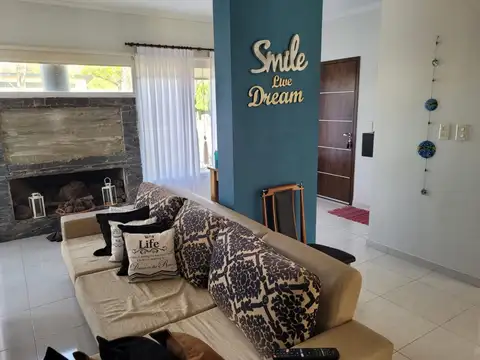 Casa 3 ambientes con 2 baños