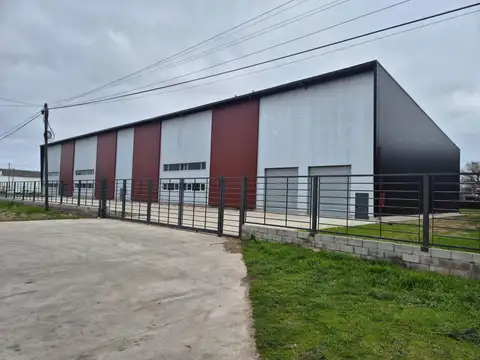 Excelente nave en Parque Industrial 
