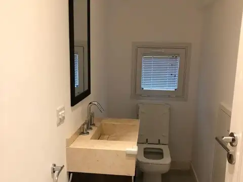 Casa 4 ambientes con 4 baños