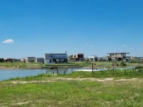 Venta de lote a la laguna en San Sebastian