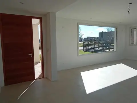 Casa 4 ambientes con 4 baños