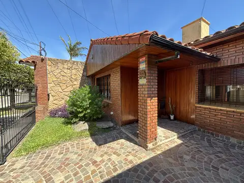 Casa Chalet  en Venta en Quilmes, G.B.A. Zona Sur, Argentina