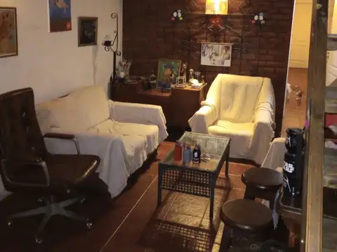 Casa 5 ambientes con 2 baños