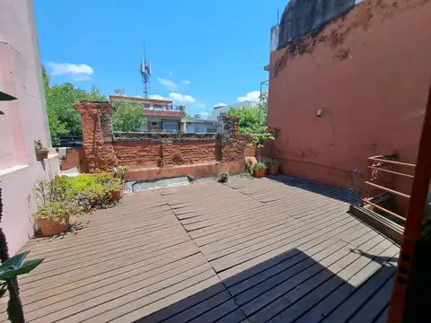 Casa 6 ambientes con 2 baños