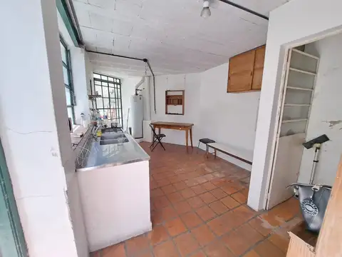 Casa 6 ambientes con 2 baños