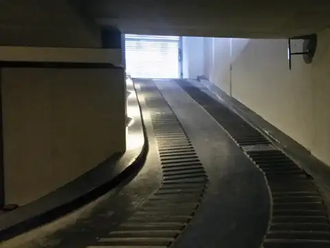 Excelente Cochera Fija En Belgrano