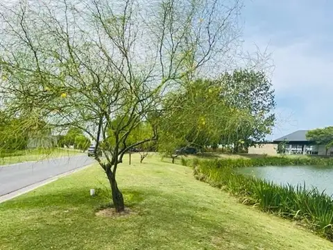 Terreno en Venta de 881,0 m2