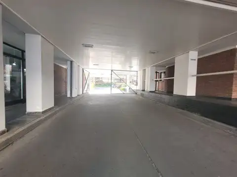 Cochera cubierta en tercer piso, estacionamiento sobre Av. Rivadavia.