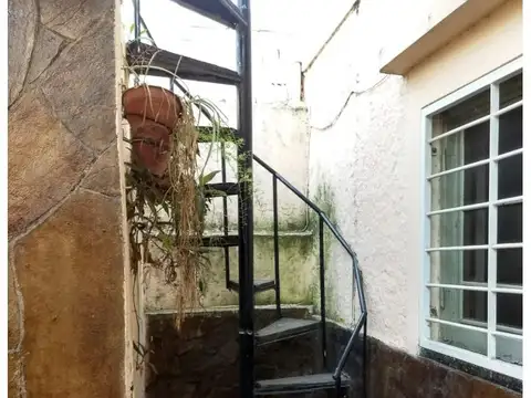 Casa 5 ambientes con 1 baño