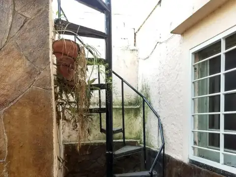 Casa 5 ambientes con 1 baño