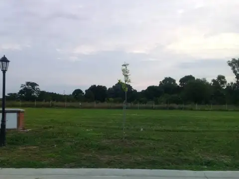 LOTE CON ESCRITURA INMEDIATA: Comprá hoy y empezá a construir tu sueño sin demoras.