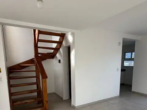 Depto Tipo Casa en Alquiler de 3 ambientes