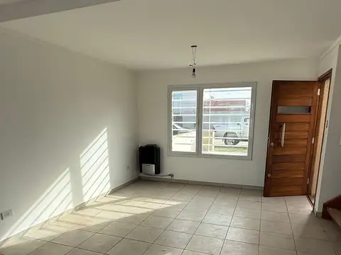 Depto Tipo Casa en Alquiler de 2 dormitorios