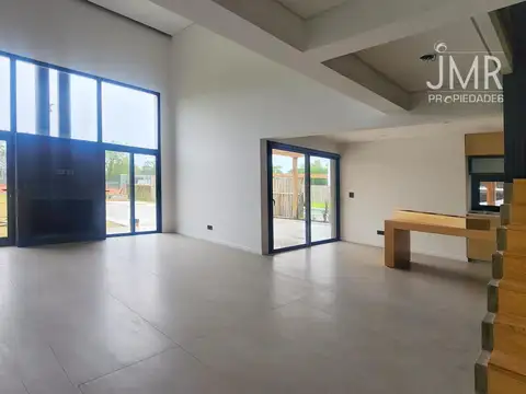 Casa de diseño en Lagoon Pilar con pileta y excelente calidad constructiva