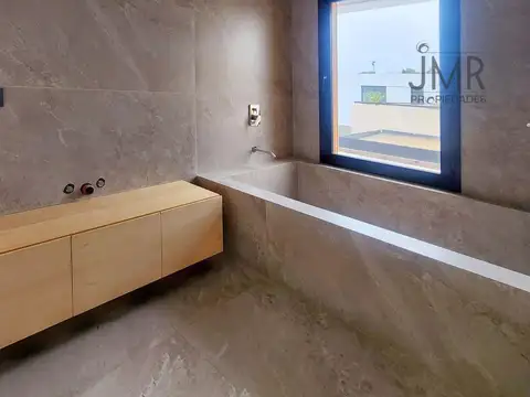 Casa Venta 3 Dormitorios Lotes de 450 m2. Barrio Lagoon. Pilar