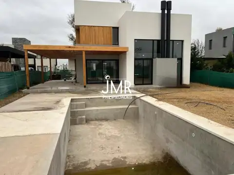 JMR Propiedades | Lagoon Pilar | Excelente Casa en venta