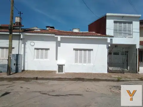 Casa en venta - 3 Dormitorios 2 Baños - Mar del Plata