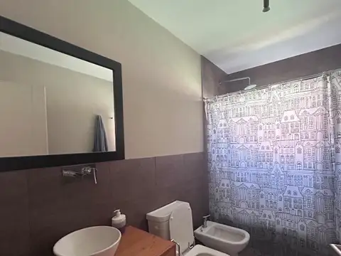 Casa 5 ambientes con 4 baños