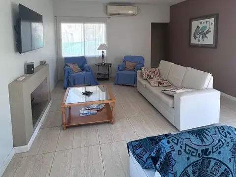 Casa 5 ambientes con 4 baños