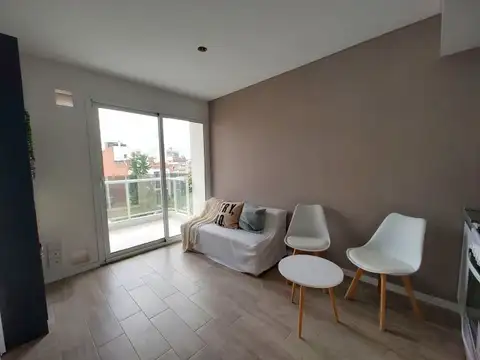 1 de Mayo 1374 , Piso 8