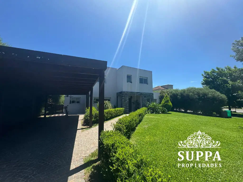 Casa en Venta - 3 dormitorios - USD 349.500