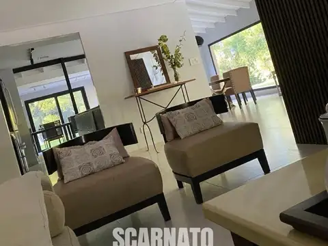 Casa 5 ambientes con 3 baños